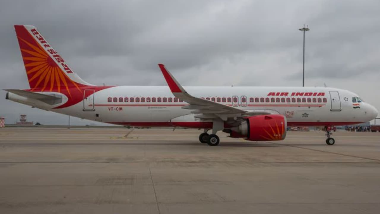 Air India : டெல்லி ஏர்போர்ட்.. ஏர் இந்தியா விமான ஏசி யூனிட்டில் தீ.. உள்ளே இருந்த 175 பயணிகளின் நிலை என்ன?