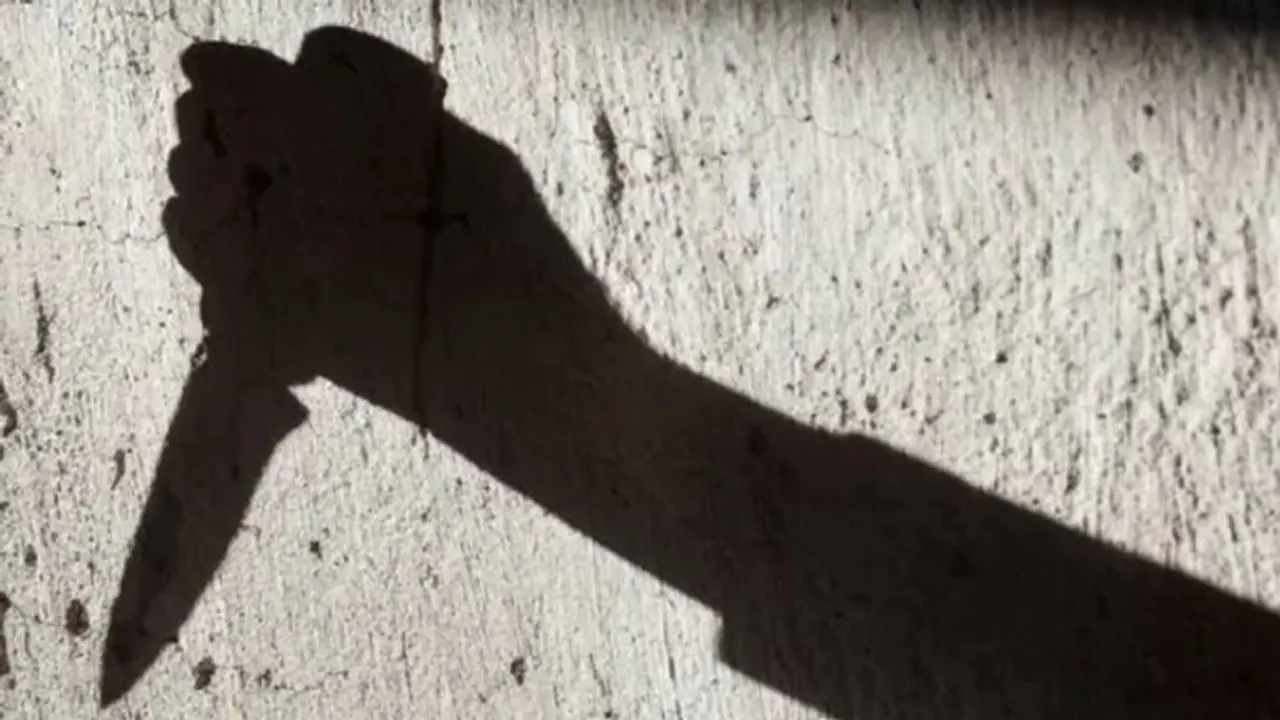 ಐದು ಮಕ್ಕಳಿದ್ದಾರೆಂದು ಚಿಂತೆ ಮಾಡುತ್ತಿದ್ದ ತಂದೆ, ಇಬ್ಬರು ತಂಗಿಯರನ್ನು ಕತ್ತು ಹಿಸುಕಿ ಕೊಂದ ಅಕ್ಕ! ಐದು ಮಕ್ಕಳಿದ್ದಾರೆಂದು ಚಿಂತೆ ಮಾಡುತ್ತಿದ್ದ ತಂದೆ, ಇಬ್ಬರು ತಂಗಿಯರನ್ನು ಕತ್ತು ಹಿಸುಕಿ ಕೊಂದ ಅಕ್ಕ!