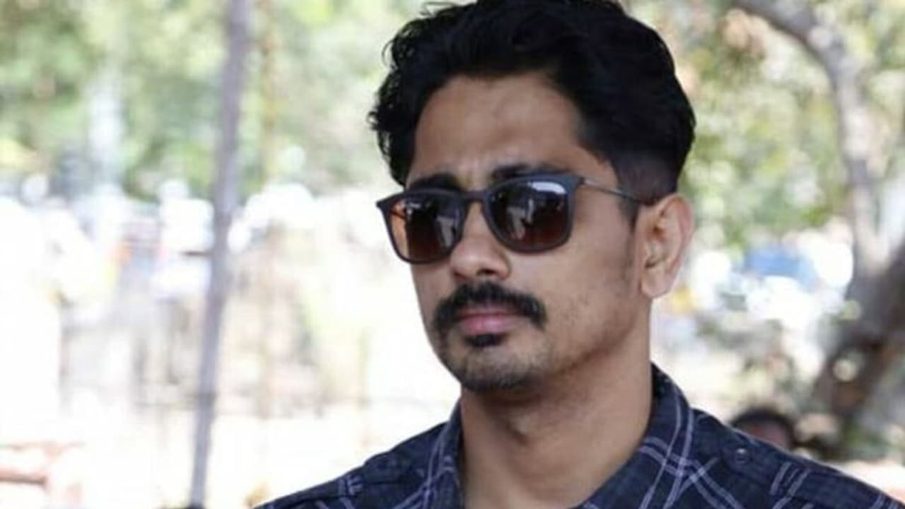 సీఎం రేవంత్ రెడ్డిపై సిద్దార్థ్ సంచలన వ్యాఖ్యలు.. చేతిలో కండోమ్ పట్టుకుని యాడ్ చేశా సీఎం రేవంత్ రెడ్డిపై సిద్దార్థ్ సంచలన వ్యాఖ్యలు.. చేతిలో కండోమ్ పట్టుకుని యాడ్ చేశా