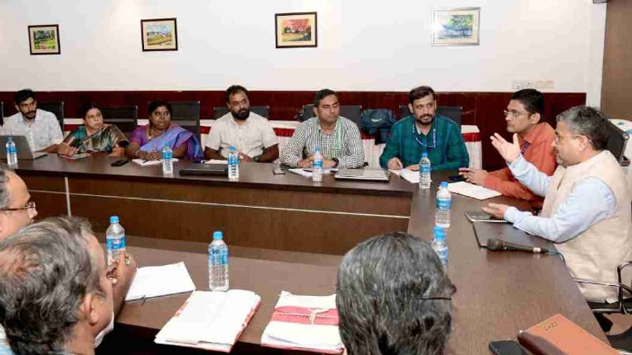 പക്ഷിപ്പനി: കുട്ടനാട് നിരീക്ഷണത്തിന് പ്രത്യേക കര്‍മ്മ പദ്ധതിയുടെ ആവശ്യകത പരിശോധിക്കുമെന്ന് കേന്ദ്ര സംഘം