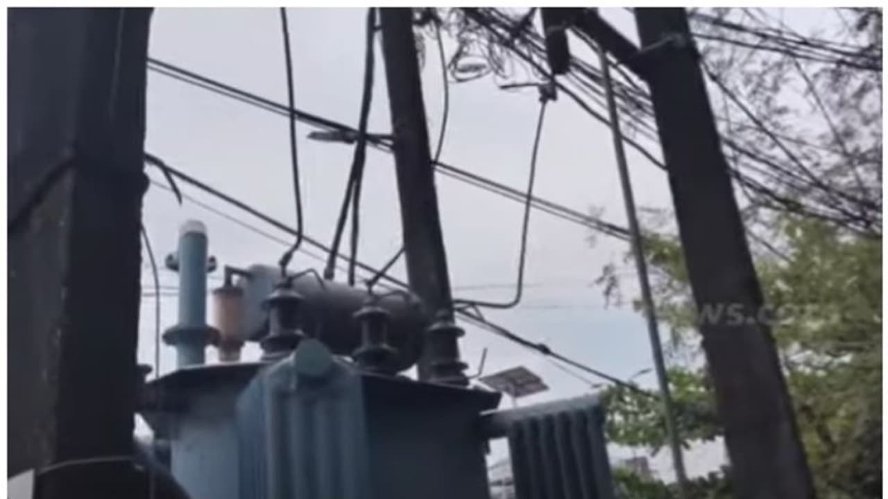 മൂലമറ്റത്ത് ട്രാന്സ്ഫോര്മറുകളിലെ ഫ്യൂസ് ഊരി തോട്ടിലെറിഞ്ഞു, വ്യാപാര സ്ഥാപനങ്ങളിൽ വ്യാപക മോഷണം മൂലമറ്റത്ത് ട്രാന്സ്ഫോര്മറുകളിലെ ഫ്യൂസ് ഊരി തോട്ടിലെറിഞ്ഞു, വ്യാപാര സ്ഥാപനങ്ങളിൽ വ്യാപക മോഷണം