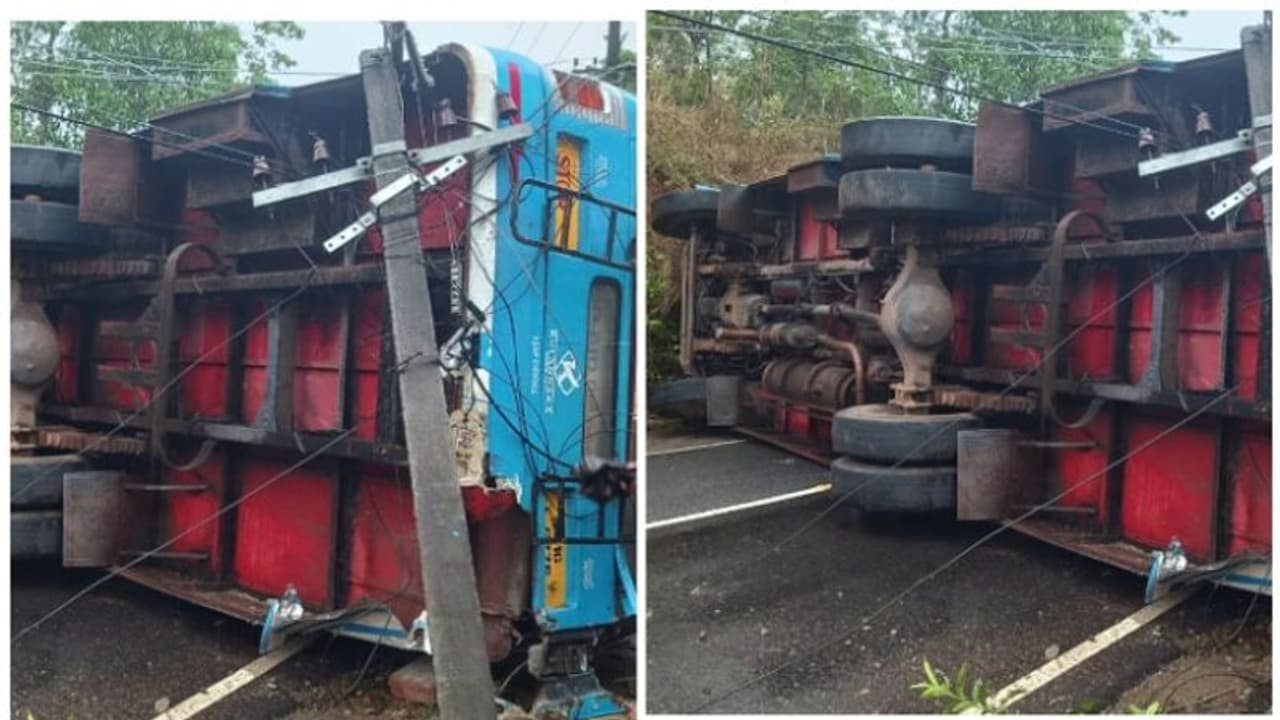 വർക്കലയിൽ സ്വകാര്യ ബസ് നിയന്ത്രണം വിട്ട് മറിഞ്ഞ് അപകടം; ഡ്രൈവർ ഗുരുതരാവസ്ഥയിൽ, നിരവധി പേർക്ക് പരിക്ക് വർക്കലയിൽ സ്വകാര്യ ബസ് നിയന്ത്രണം വിട്ട് മറിഞ്ഞ് അപകടം; ഡ്രൈവർ ഗുരുതരാവസ്ഥയിൽ, നിരവധി പേർക്ക് പരിക്ക്