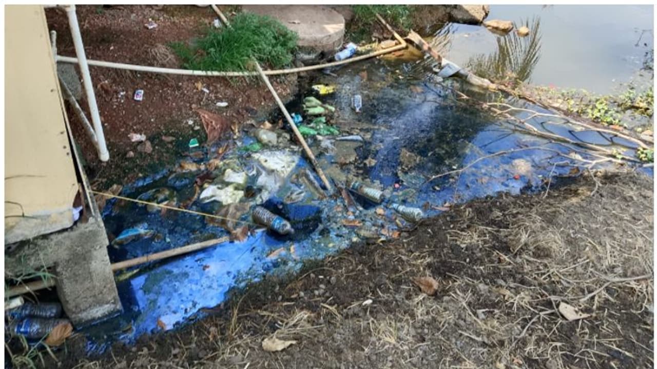 സെപ്റ്റിക് ടാങ്ക് മാലിന്യം പൊതുയിടത്തിലേക്ക്; രണ്ട് കള്ള് ഷാപ്പുകള്‍ക്ക് പിഴ