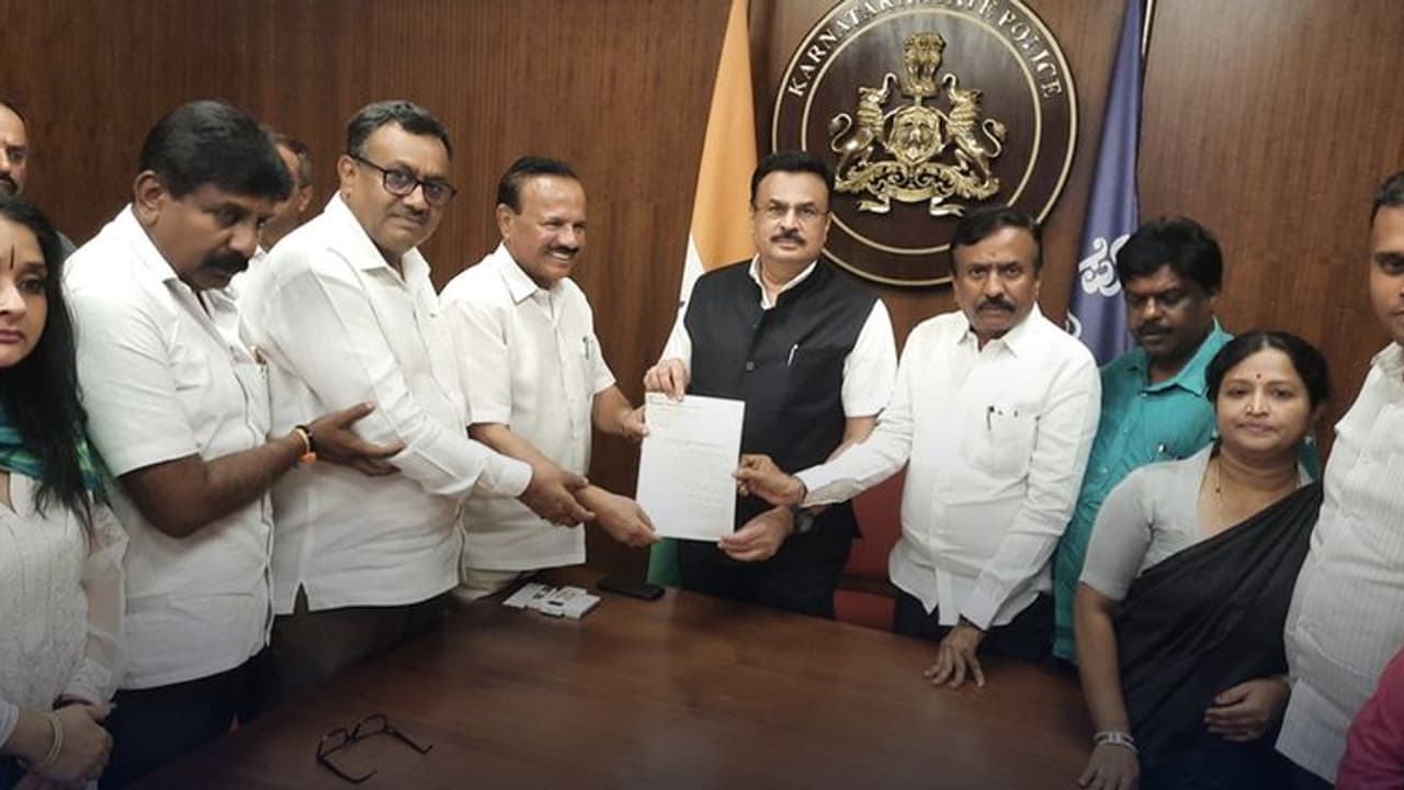 ಕರ್ನಾಟಕದಲ್ಲಿ ಅಪರಾಧ ಹೆಚ್ಚಳ: ಡಿಜಿಪಿಗೆ ಬಿಜೆಪಿ ದೂರು ಕರ್ನಾಟಕದಲ್ಲಿ ಅಪರಾಧ ಹೆಚ್ಚಳ: ಡಿಜಿಪಿಗೆ ಬಿಜೆಪಿ ದೂರು