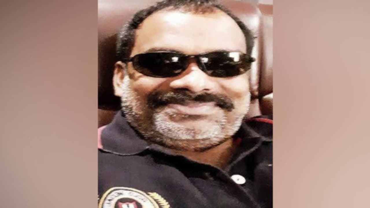 പീഡനക്കേസിൽ പ്രതിയാക്കും, ഒതുക്കാൻ 2.5 കോടി വേണം; വ്യവസായിയെ ബ്ലാക്ക് മെയിൽ ചെയ്ത കേസിൽ മുഖ്യപ്രതി പിടിയിൽ പീഡനക്കേസിൽ പ്രതിയാക്കും, ഒതുക്കാൻ 2.5 കോടി വേണം; വ്യവസായിയെ ബ്ലാക്ക് മെയിൽ ചെയ്ത കേസിൽ മുഖ്യപ്രതി പിടിയിൽ