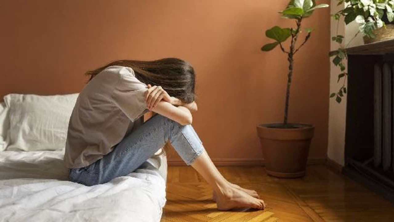 ശാരീരികബന്ധത്തിന് തയ്യാറാവാത്ത ഭാര്യയെ വിവാഹമോചനം ചെയ്യുമെന്ന് ഭീഷണി, വക്കീലായ ഭർത്താവിന് കൗൺസിലിംഗ് ശാരീരികബന്ധത്തിന് തയ്യാറാവാത്ത ഭാര്യയെ വിവാഹമോചനം ചെയ്യുമെന്ന് ഭീഷണി, വക്കീലായ ഭർത്താവിന് കൗൺസിലിംഗ്