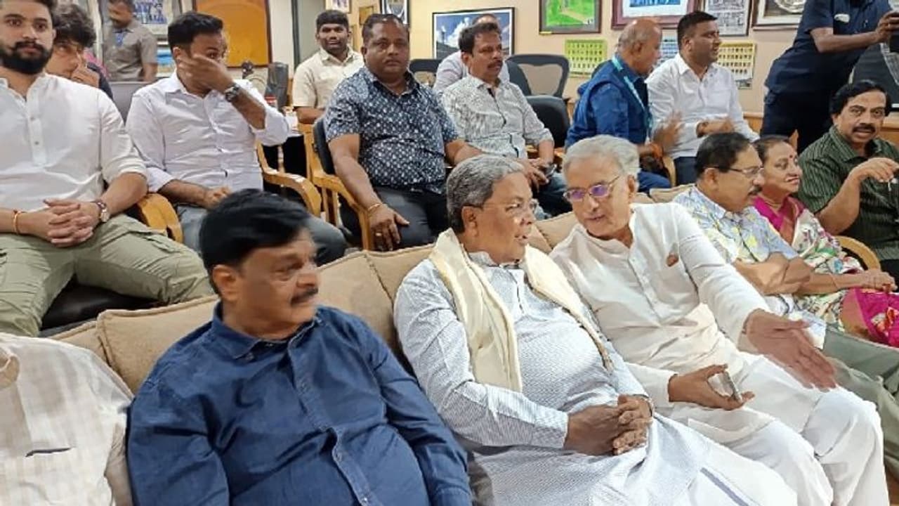 ಚೆನ್ನೈ ಬಗ್ಗುಬಡಿದ ಬೆಂಗಳೂರು: ಇದು RCB ಹೊಸ ಅಧ್ಯಾಯವೆಂದ ಸಿದ್ದರಾಮಯ್ಯ, ಮನಗೆದ್ದ ಕಿಚ್ಚ ಸುದೀಪ್, ಮಲ್ಯ ವಿಶ್..! ಚೆನ್ನೈ ಬಗ್ಗುಬಡಿದ ಬೆಂಗಳೂರು: ಇದು RCB ಹೊಸ ಅಧ್ಯಾಯವೆಂದ ಸಿದ್ದರಾಮಯ್ಯ, ಮನಗೆದ್ದ ಕಿಚ್ಚ ಸುದೀಪ್, ಮಲ್ಯ ವಿಶ್..!