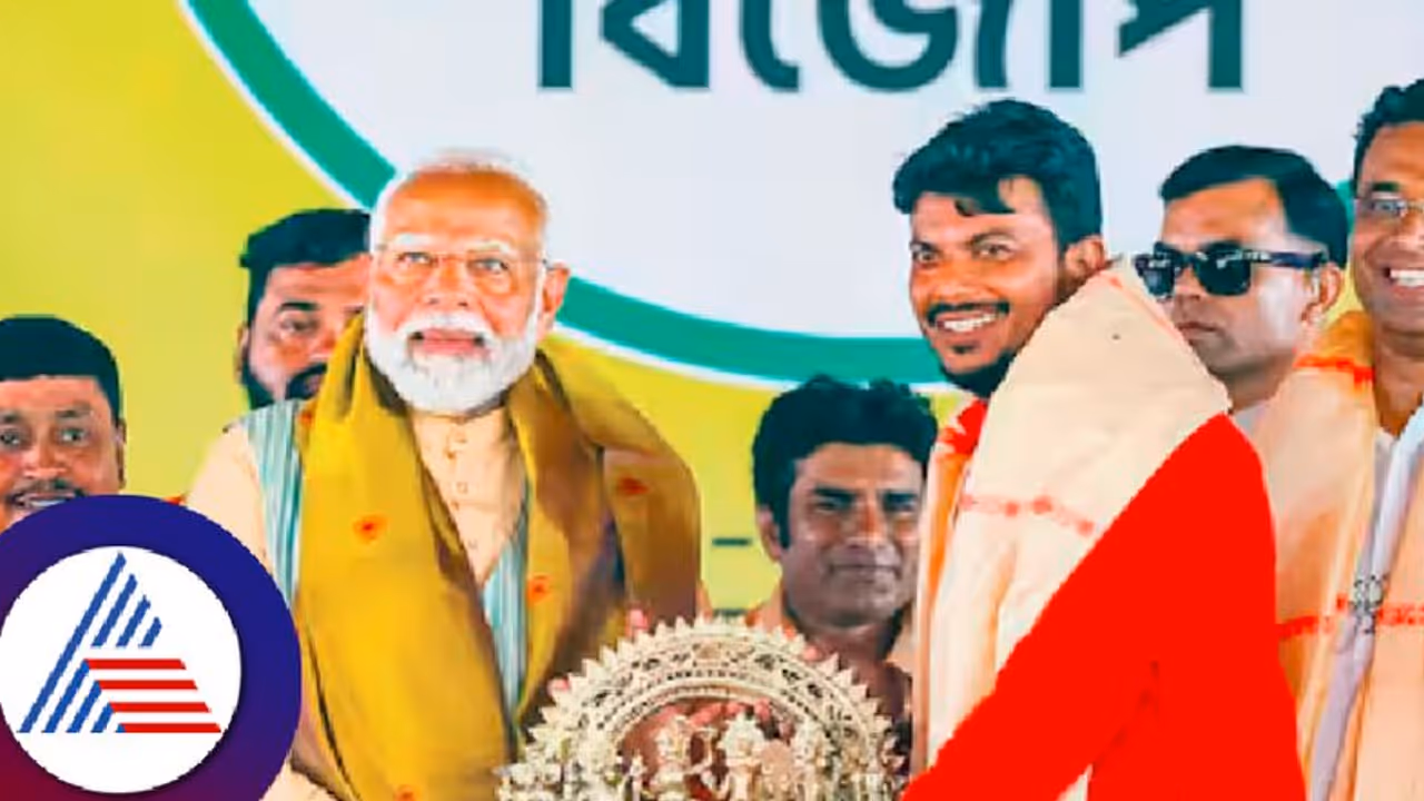 ರಾಹುಲ್ ನಕ್ಸಲರ ಭಾಷೆ ಬಳಸುತ್ತಿದ್ದಾರೆ: ಕಾಂಗ್ರೆಸ್ ಸರ್ಕಾರದಲ್ಲಿ ಉದ್ಯಮಿಗಳು ಹೂಡಿಕೆ ಮಾಡಲು 50 ಸಲ ಯೋಚಿಸುತ್ತಾರೆ: ಮೋದಿ ಕಿಡಿ ರಾಹುಲ್ ನಕ್ಸಲರ ಭಾಷೆ ಬಳಸುತ್ತಿದ್ದಾರೆ: ಕಾಂಗ್ರೆಸ್ ಸರ್ಕಾರದಲ್ಲಿ ಉದ್ಯಮಿಗಳು ಹೂಡಿಕೆ ಮಾಡಲು 50 ಸಲ ಯೋಚಿಸುತ್ತಾರೆ: ಮೋದಿ ಕಿಡಿ