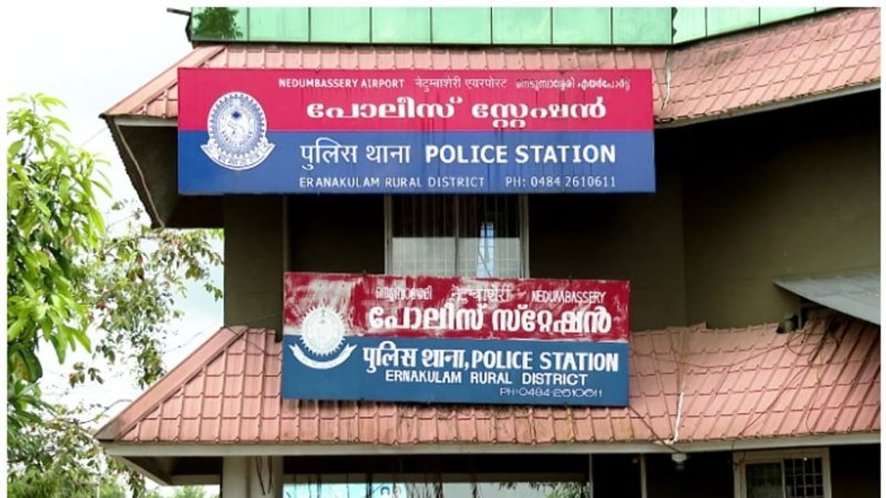 എറണാകുളം അവയവക്കടത്ത് കേസ്: രാജ്യാന്തര അവയവ മാഫിയയുമായി പ്രതിക്ക് ബന്ധമെന്ന് സൂചന എറണാകുളം അവയവക്കടത്ത് കേസ്: രാജ്യാന്തര അവയവ മാഫിയയുമായി പ്രതിക്ക് ബന്ധമെന്ന് സൂചന