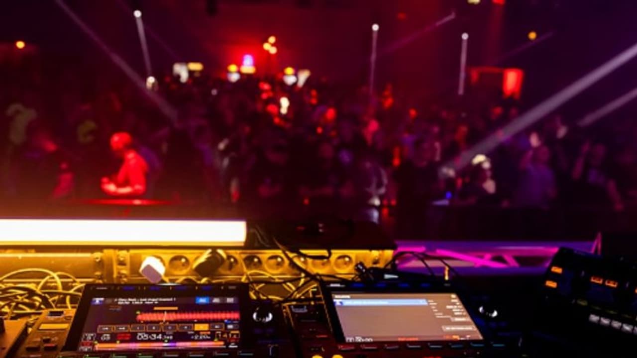 ബംഗളൂരുവിൽ സിനിമാ താരങ്ങൾ പങ്കെടുത്ത റേവ് പാർട്ടിക്കിടെ ലഹരിമരുന്ന് വേട്ട 