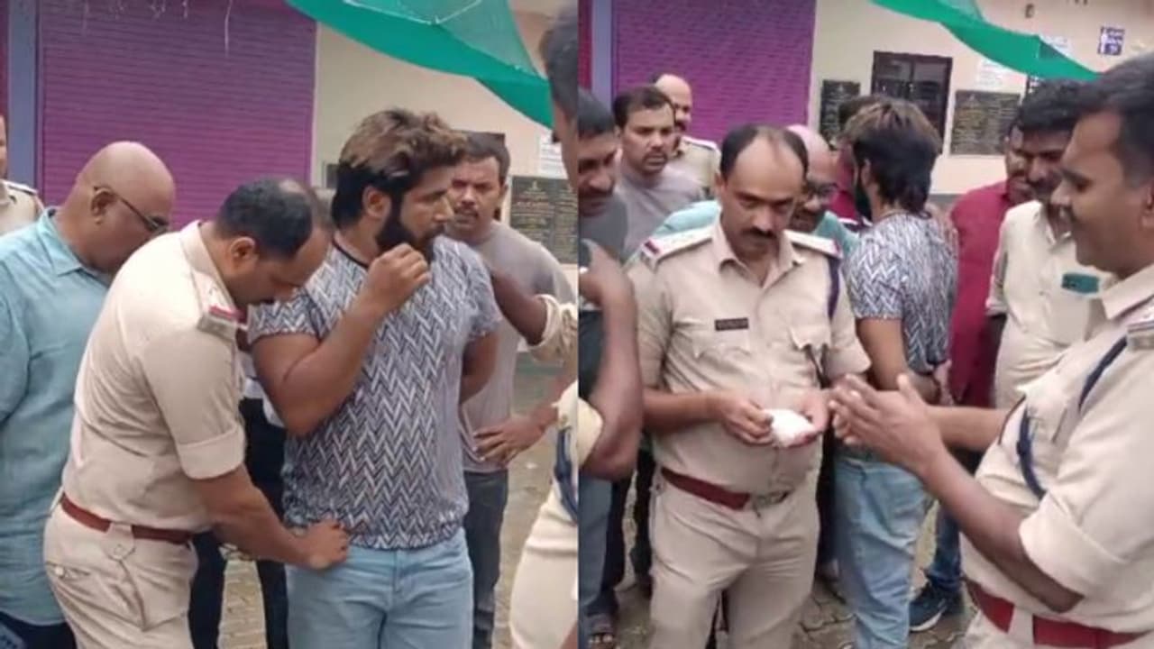 ബെംഗളൂരുവിൽ നിന്ന് കൊച്ചിയിലേക്ക് രാസലഹരി കടത്ത്; പോക്കറ്റ് പരിശോധിച്ചപ്പോൾ എംഡിഎംഎ, യുവാവ് പിടിയിൽ ബെംഗളൂരുവിൽ നിന്ന് കൊച്ചിയിലേക്ക് രാസലഹരി കടത്ത്; പോക്കറ്റ് പരിശോധിച്ചപ്പോൾ എംഡിഎംഎ, യുവാവ് പിടിയിൽ