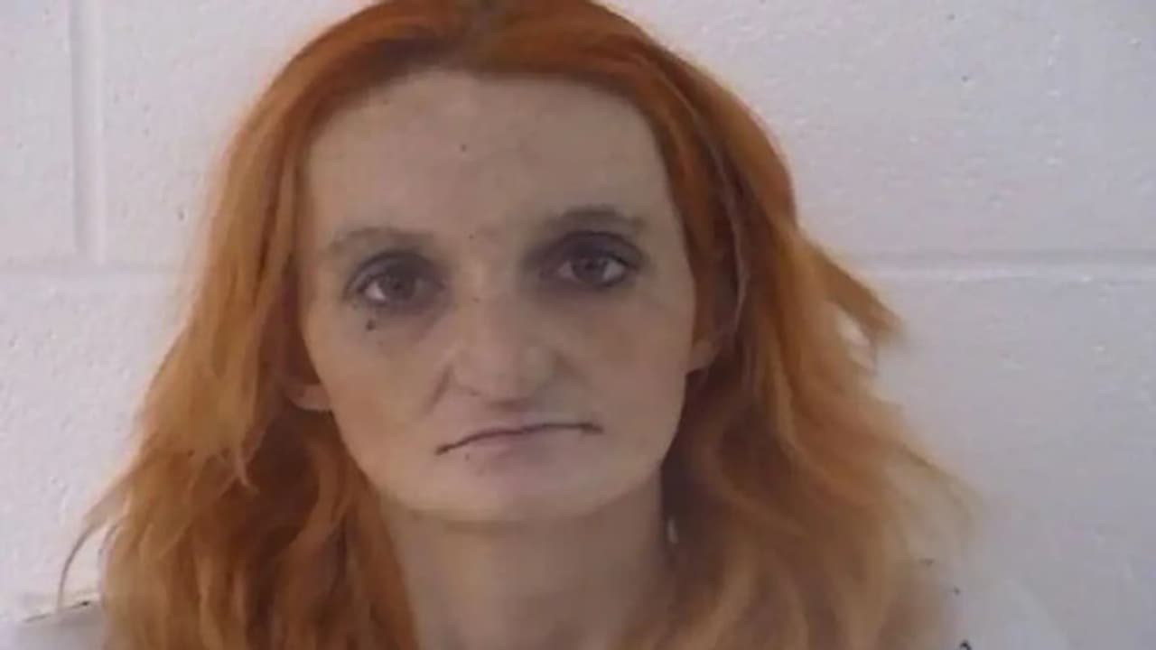 ലൈംഗിക തൊഴിലാളിക്ക് എച്ച്ഐവി പോസിറ്റീവ്, ബന്ധം പുലർത്തിയത് 200 ലേറെപ്പേരുമായി; മുന്നറിയിപ്പ് നൽകി പൊലീസ് ലൈംഗിക തൊഴിലാളിക്ക് എച്ച്ഐവി പോസിറ്റീവ്, ബന്ധം പുലർത്തിയത് 200 ലേറെപ്പേരുമായി; മുന്നറിയിപ്പ് നൽകി പൊലീസ്