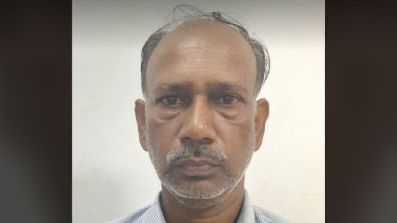 '25 വര്ഷം നീണ്ട വ്യാജ ചികിത്സ': റോഷ്നി ക്ലിനിക്കിലെ 'ഡോക്ടര്' ഒടുവില് പിടിയില് '25 വര്ഷം നീണ്ട വ്യാജ ചികിത്സ': റോഷ്നി ക്ലിനിക്കിലെ 'ഡോക്ടര്' ഒടുവില് പിടിയില്