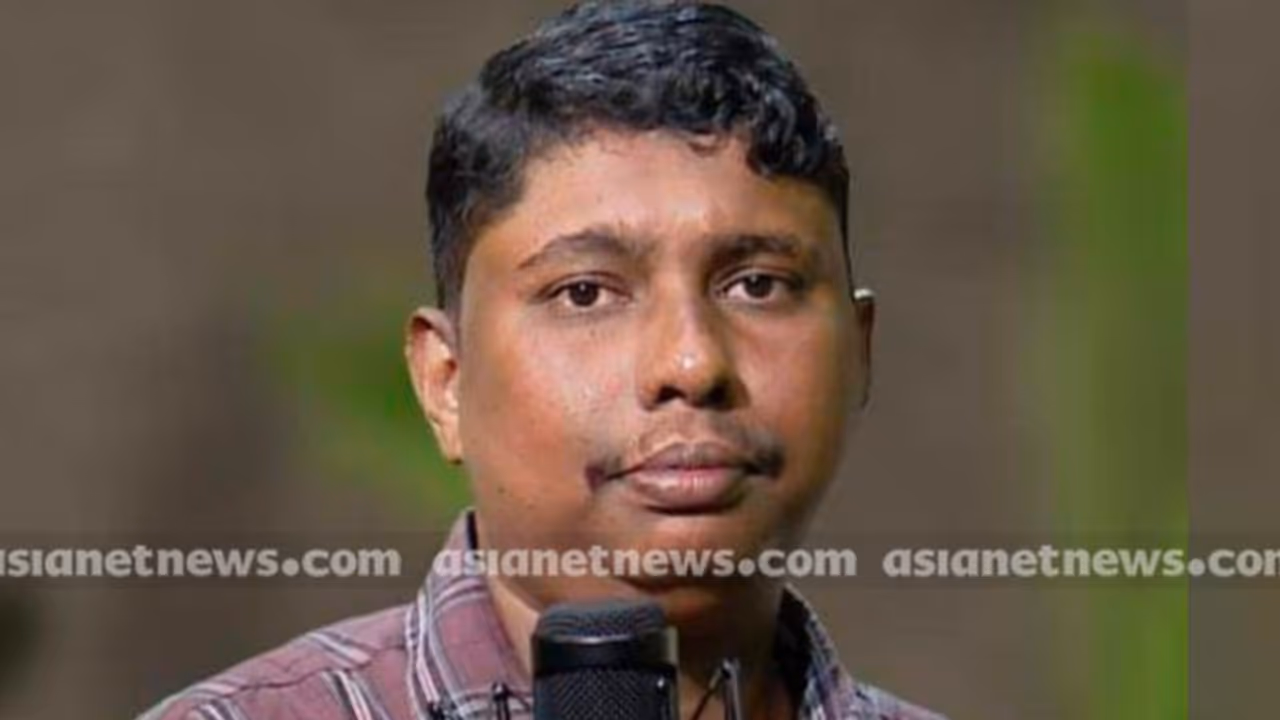 എഴുത്തുകാരനും കെഎസ്ആര്ടിസി കണ്ടക്ടറുമായ തൈക്കോട്ടിൽ ആഷിഖിനെ തൂങ്ങിമരിച്ച നിലയിൽ കണ്ടെത്തി എഴുത്തുകാരനും കെഎസ്ആര്ടിസി കണ്ടക്ടറുമായ തൈക്കോട്ടിൽ ആഷിഖിനെ തൂങ്ങിമരിച്ച നിലയിൽ കണ്ടെത്തി