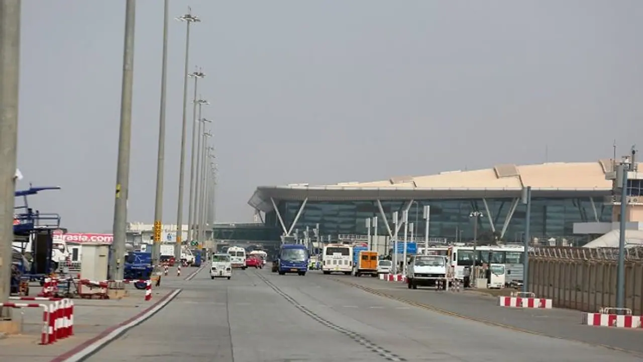 ಬೆಂಗಳೂರು: ಏರ್‌ಪೋರ್ಟ್‌ನಲ್ಲಿ ಪಿಕ್‌ಅಪ್‌ ಲೇನ್‌ ವಾಹನಗಳ ಪ್ರವೇಶಕ್ಕೆ ₹150 ಶುಲ್ಕ