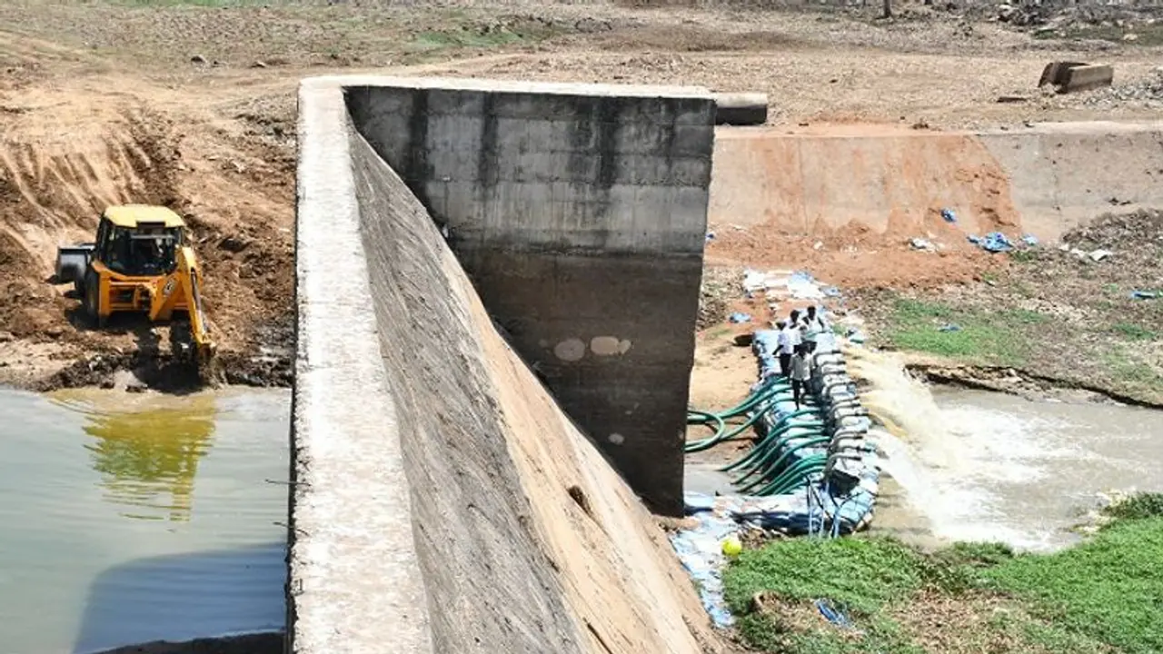 ಗದಗ: ಗ್ರಾಮೀಣ ಭಾಗದಲ್ಲಿ ಕುಡಿವ ನೀರಿನ ಸಮಸ್ಯೆ ಗಂಭೀರ..! ಗದಗ: ಗ್ರಾಮೀಣ ಭಾಗದಲ್ಲಿ ಕುಡಿವ ನೀರಿನ ಸಮಸ್ಯೆ ಗಂಭೀರ..!