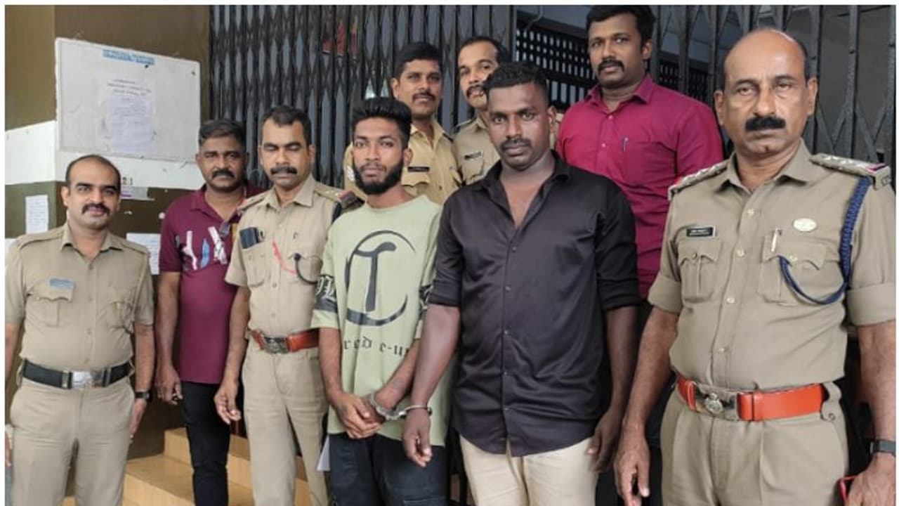 ചികിത്സയ്ക്ക് ശേഷം പ്ലാസ്റ്റർ ഇളകിയെന്നാരോപിച്ച് തിരിച്ചെത്തി; നഴ്സിംഗ് അസിസ്റ്റന്റിനെ മർദിച്ചു, 2പേർ പിടിയിൽ ചികിത്സയ്ക്ക് ശേഷം പ്ലാസ്റ്റർ ഇളകിയെന്നാരോപിച്ച് തിരിച്ചെത്തി; നഴ്സിംഗ് അസിസ്റ്റന്റിനെ മർദിച്ചു, 2പേർ പിടിയിൽ