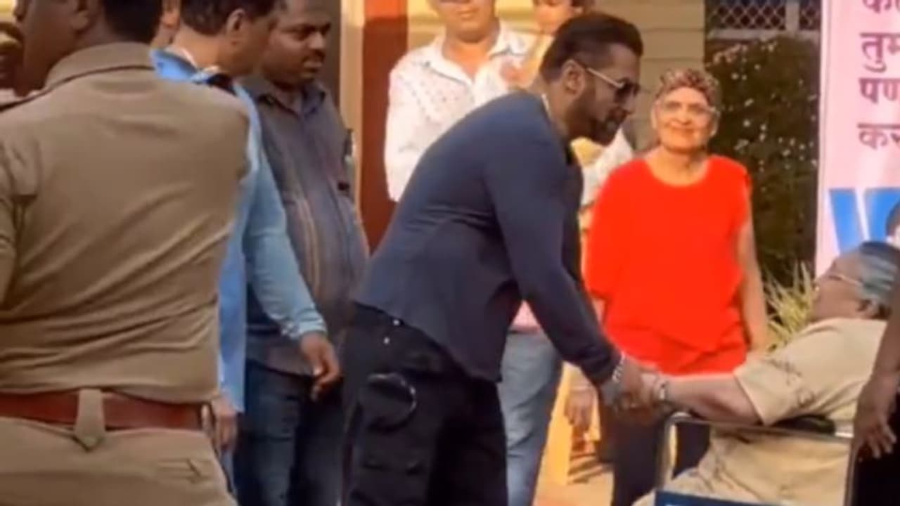 സല്മാൻ ഖാനും ആരാധികയും, വേറിട്ട വീഡിയോ ശ്രദ്ധയാകര്ഷിക്കുന്നു സല്മാൻ ഖാനും ആരാധികയും, വേറിട്ട വീഡിയോ ശ്രദ്ധയാകര്ഷിക്കുന്നു