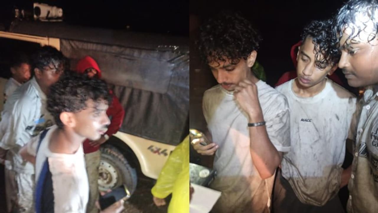 അട്ടപ്പാടി കാട്ടിമലയിൽ 4 യുവാക്കൾ കുടുങ്ങി, രക്ഷിച്ച് പുറത്തിറക്കി പൊലീസ്, മലപ്പുറം സ്വദേശികൾക്കെതിരെ കേസ് അട്ടപ്പാടി കാട്ടിമലയിൽ 4 യുവാക്കൾ കുടുങ്ങി, രക്ഷിച്ച് പുറത്തിറക്കി പൊലീസ്, മലപ്പുറം സ്വദേശികൾക്കെതിരെ കേസ്