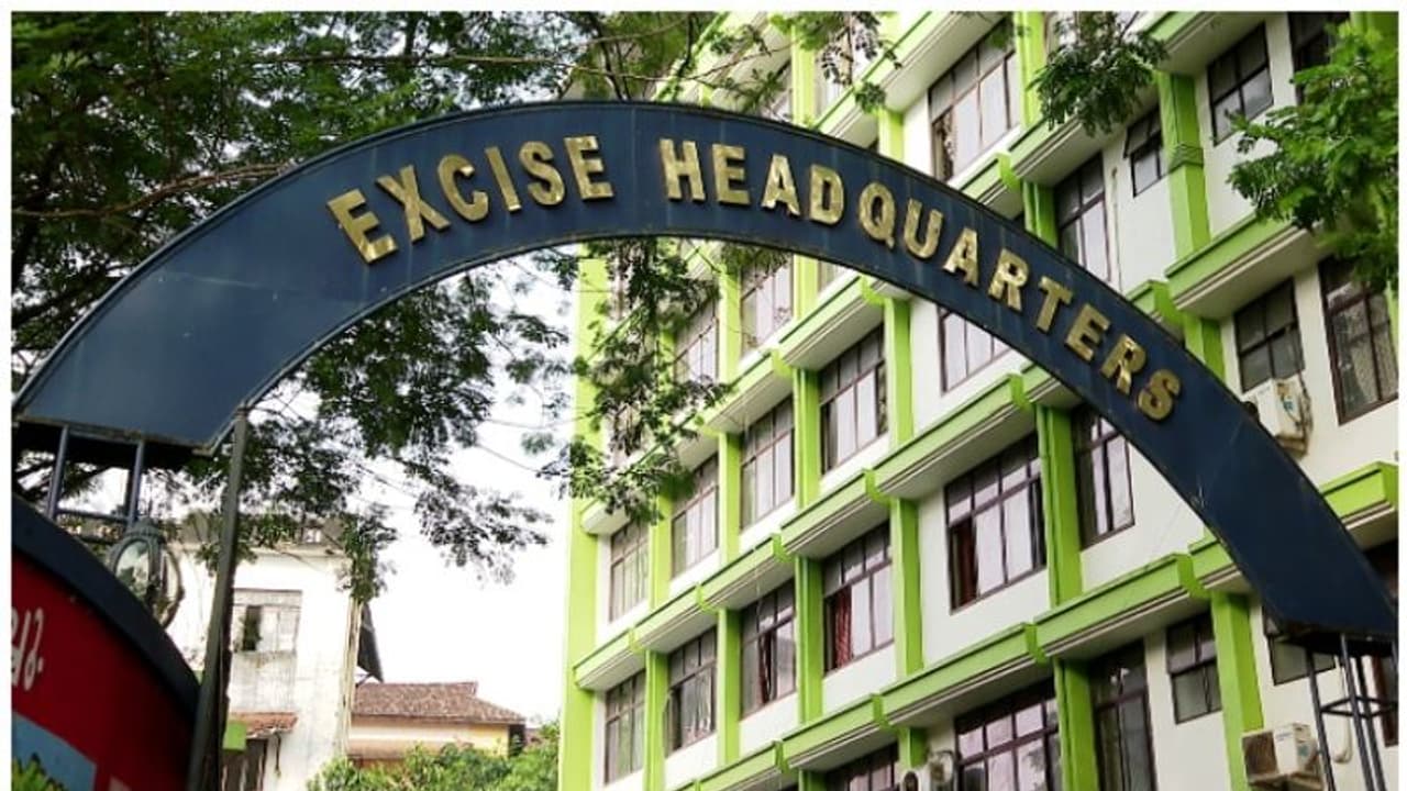 സ്കൂൾ വിദ്യാർത്ഥികളിലെ ലഹരി ഉപയോഗം തടയാൻ നടപടി; സർക്കുലറുമായി എക്സൈസ് കമ്മീഷണർ സ്കൂൾ വിദ്യാർത്ഥികളിലെ ലഹരി ഉപയോഗം തടയാൻ നടപടി; സർക്കുലറുമായി എക്സൈസ് കമ്മീഷണർ