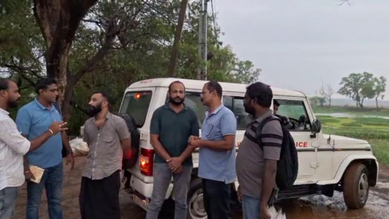 കാറിൽ എംഡിഎംഎ കടത്ത്; തൃശൂരിൽ രണ്ട് പേർ അറസ്റ്റിൽ കാറിൽ എംഡിഎംഎ കടത്ത്; തൃശൂരിൽ രണ്ട് പേർ അറസ്റ്റിൽ