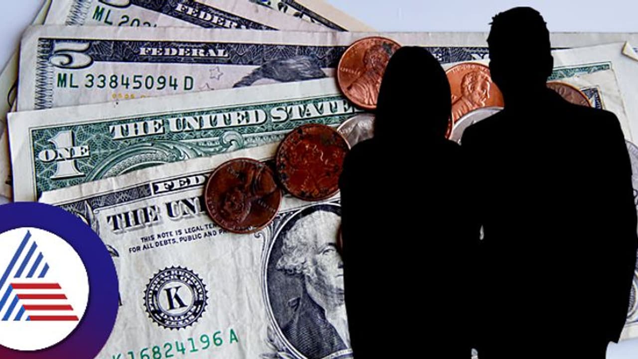 ಅಕೌಂಟಲ್ಲಿ ಕೇವಲ 500 ರೂ. ಇದ್ರೂ ಒಂದೇ ವರ್ಷದಲ್ಲಿ 11 ಲಕ್ಷ ಸಾಲ ತೀರಿಸಿದ ದಂಪತಿ! ಅಕೌಂಟಲ್ಲಿ ಕೇವಲ 500 ರೂ. ಇದ್ರೂ ಒಂದೇ ವರ್ಷದಲ್ಲಿ 11 ಲಕ್ಷ ಸಾಲ ತೀರಿಸಿದ ದಂಪತಿ!