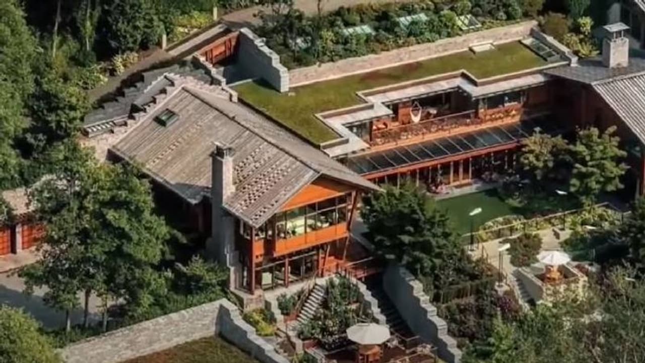 അണ്ടർവാട്ടർ മ്യൂസിക് സിസ്റ്റം, സ്വകാര്യ ടണൽ: ബിൽ ഗേറ്റ്സിൻ്റെ ആഡംബര മാളിക സനാഡുവിന്റെ വിശേഷങ്ങളറിയാം അണ്ടർവാട്ടർ മ്യൂസിക് സിസ്റ്റം, സ്വകാര്യ ടണൽ: ബിൽ ഗേറ്റ്സിൻ്റെ ആഡംബര മാളിക സനാഡുവിന്റെ വിശേഷങ്ങളറിയാം