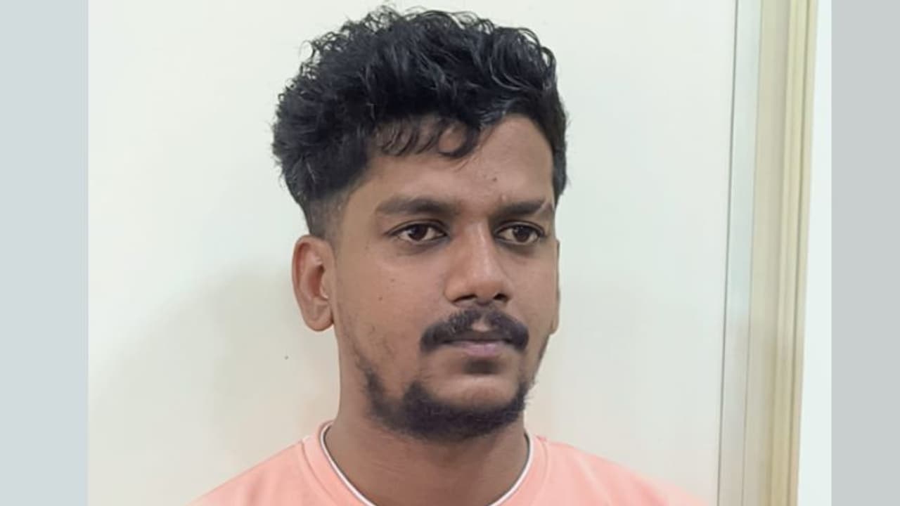 പെൺകുട്ടിയെ ബലാത്സംഗം ചെയ്തു, നഗ്നചിത്രം പ്രചരിപ്പിച്ചു; പിടിച്ചെങ്കിലും ചാടിപ്പോയി, തപ്പിയെടുത്ത് പൊലീസ് പെൺകുട്ടിയെ ബലാത്സംഗം ചെയ്തു, നഗ്നചിത്രം പ്രചരിപ്പിച്ചു; പിടിച്ചെങ്കിലും ചാടിപ്പോയി, തപ്പിയെടുത്ത് പൊലീസ്