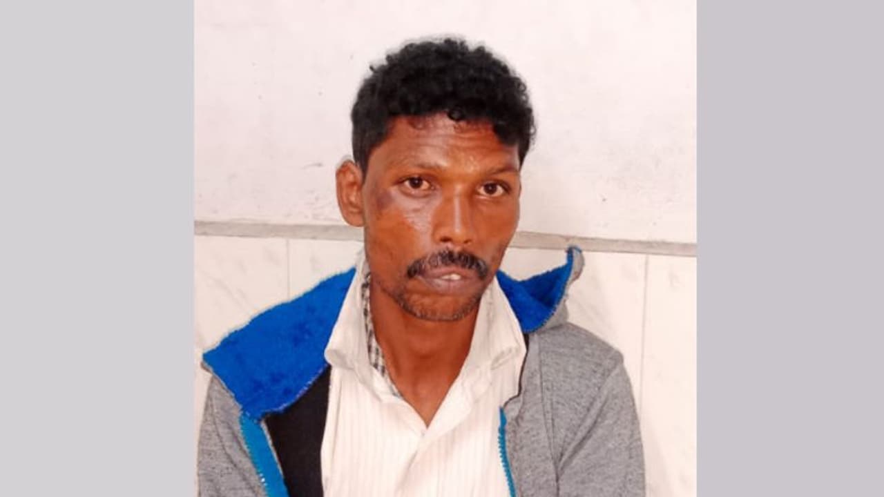 കടം വാങ്ങിയത് 500 രൂപ, തിരികെ ചോദിച്ചത് ഇഷ്ടപ്പെട്ടില്ല, വാക്കത്തിക്ക് വെട്ടിക്കൊല്ലാൻ ശ്രമം; അറസ്റ്റിൽ കടം വാങ്ങിയത് 500 രൂപ, തിരികെ ചോദിച്ചത് ഇഷ്ടപ്പെട്ടില്ല, വാക്കത്തിക്ക് വെട്ടിക്കൊല്ലാൻ ശ്രമം; അറസ്റ്റിൽ