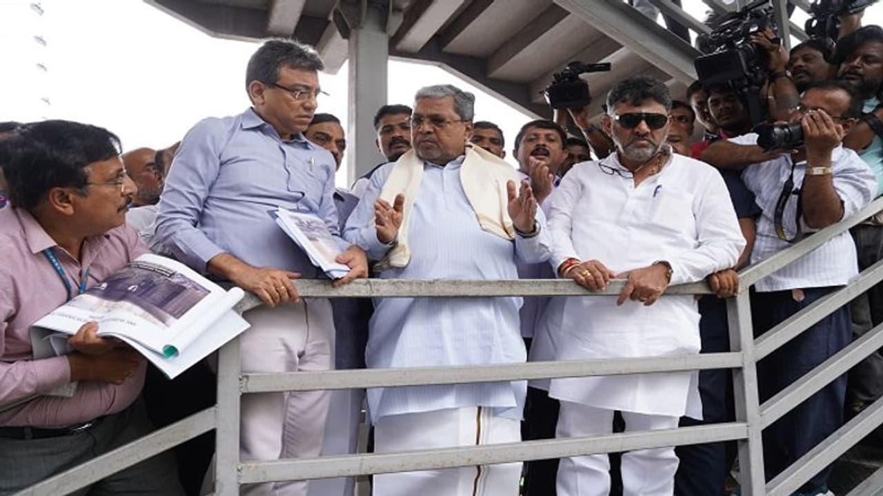 ಭಾರೀ ಮಳೆಯಿಂದ ಪ್ರವಾಹ ಪರಿಸ್ಥಿತಿ: ಬೆಂಗಳೂರು ನಗರ ಪ್ರದಕ್ಷಿಣೆ ಮಾಡಿದ ಸಿಎಂ, ಡಿಸಿಎಂ 