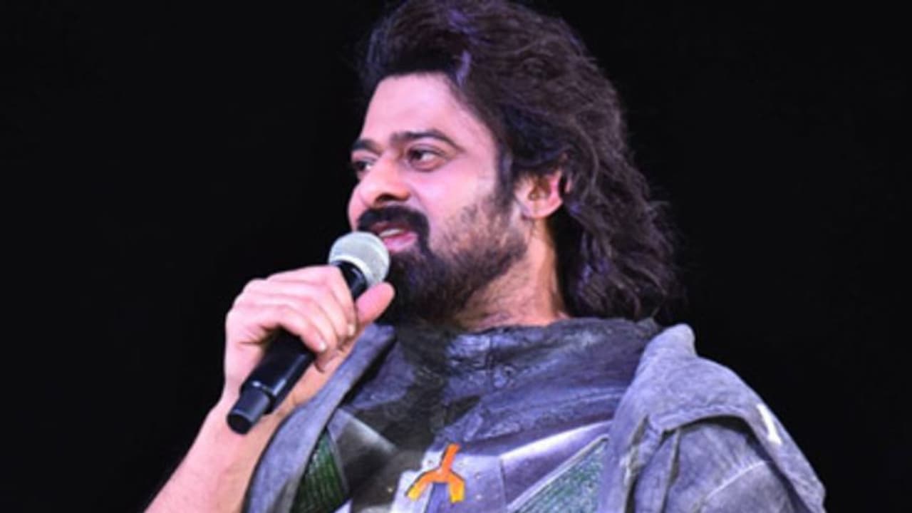 'അവരൊപ്പമുള്ളതില് ഞാൻ ഭാഗ്യവാൻ', ഇതിഹാസങ്ങളെ കുറിച്ച് പ്രഭാസ് 'അവരൊപ്പമുള്ളതില് ഞാൻ ഭാഗ്യവാൻ', ഇതിഹാസങ്ങളെ കുറിച്ച് പ്രഭാസ്