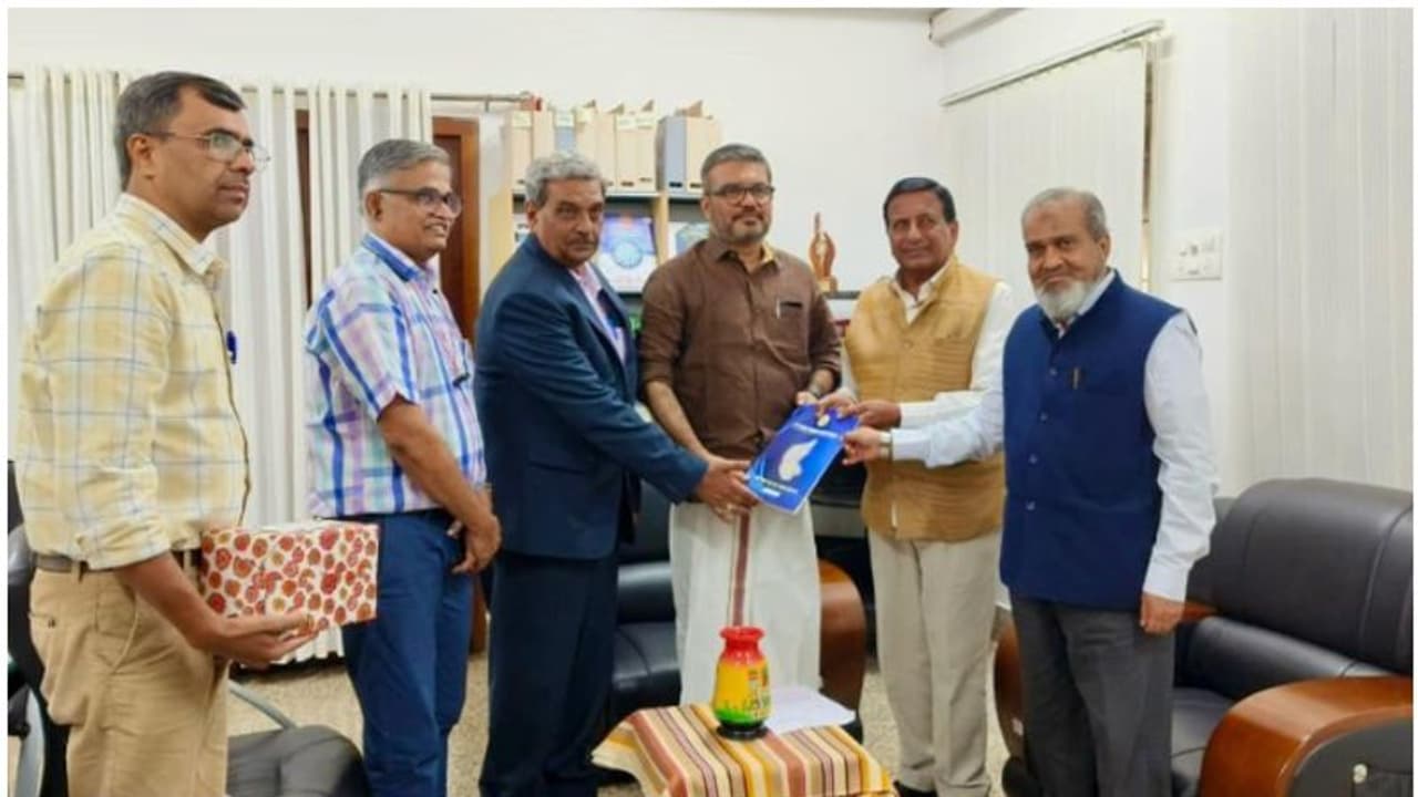 കേരളത്തിലെ തദ്ദേശ സ്വയം ഭരണ സ്ഥാപനങ്ങളെക്കുറിച്ച് പഠിക്കാൻ കര്‍ണാടക സംഘമെത്തി; മന്ത്രിയുമായി ചർച്ച നടത്തി