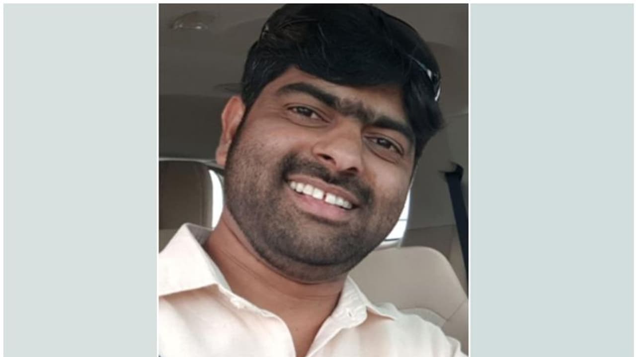 വിവാഹ വീട്ടില് ഭക്ഷണം വിളമ്പുകയായിരുന്ന യുവാവ് കുഴഞ്ഞ് വീണ് മരിച്ചു വിവാഹ വീട്ടില് ഭക്ഷണം വിളമ്പുകയായിരുന്ന യുവാവ് കുഴഞ്ഞ് വീണ് മരിച്ചു