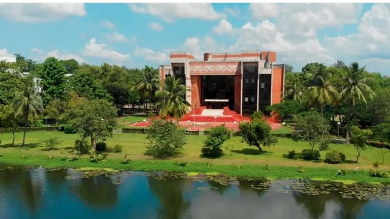 ಒಂದು ಲೇಖನದಿಂದ ಹುಟ್ಟಿದ ಎರಡು ಪ್ರಶ್ನೆಯಿಂದ ಕೋಲ್ಕತ್ತಾದ IIMನಲ್ಲಿ ಸಿಕ್ತು ಸೀಟ್ ಒಂದು ಲೇಖನದಿಂದ ಹುಟ್ಟಿದ ಎರಡು ಪ್ರಶ್ನೆಯಿಂದ ಕೋಲ್ಕತ್ತಾದ IIMನಲ್ಲಿ ಸಿಕ್ತು ಸೀಟ್