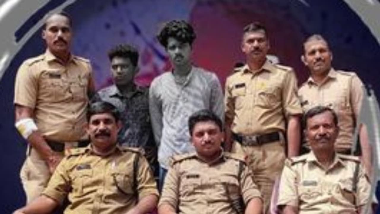 കണ്ണൂരേക്കുള്ള കര്ണാടക ആര്ടിസി ബസിൽ പരിശോധന, 21 വയസുള്ള രണ്ട് വിദ്യാര്ഥികൾ എംഡിഎംഎയുമായി പിടിയിൽ കണ്ണൂരേക്കുള്ള കര്ണാടക ആര്ടിസി ബസിൽ പരിശോധന, 21 വയസുള്ള രണ്ട് വിദ്യാര്ഥികൾ എംഡിഎംഎയുമായി പിടിയിൽ