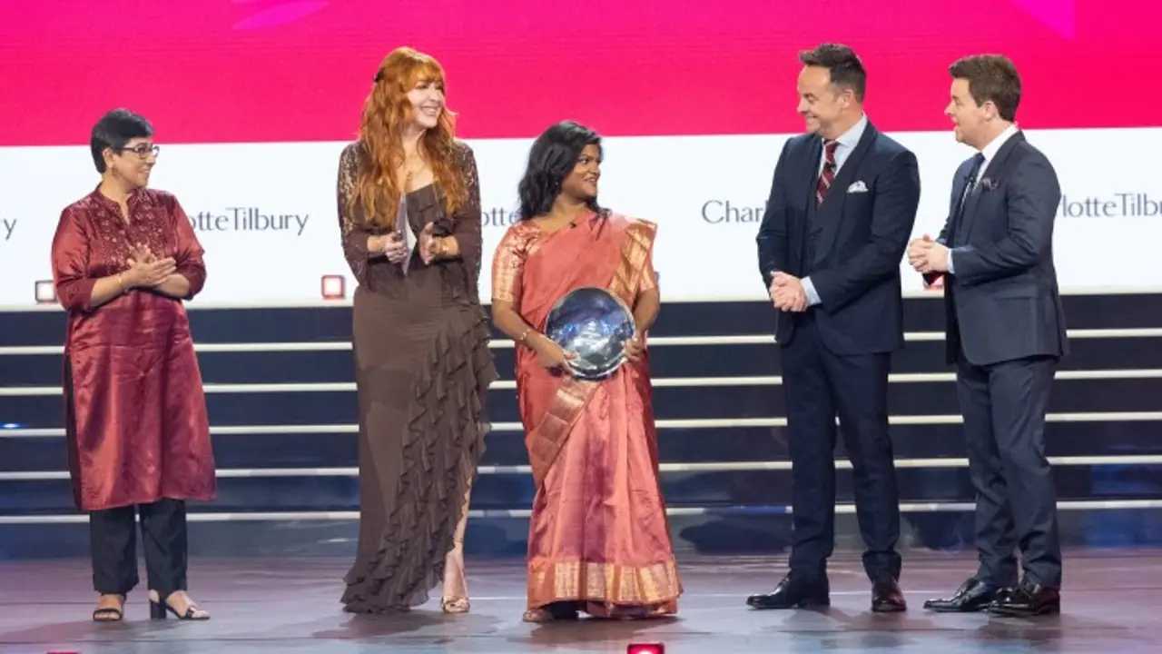 A pink e rickshaw driver from Uttar Pradesh wins UK’s royal award