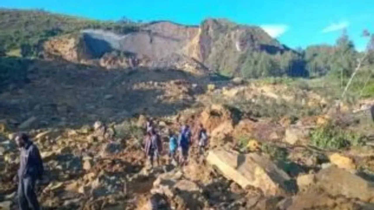 Over 100 people feared dead as massive landslide hits Kaokalam village in Papua New Guinea (WATCH) Over 100 people feared dead as massive landslide hits Kaokalam village in Papua New Guinea (WATCH)