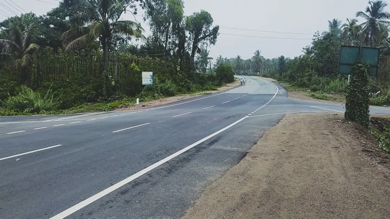 ನಮ್ಮ ಕೆಲಸ ಅಲ್ಲ ಎಂದ ಎರಡು ರಾಜ್ಯಗಳು: 4 ಗಂಟೆ ಕಾಲ ರಸ್ತೆಯಲ್ಲೇ ಇತ್ತು ಅಪಘಾತ ಸಂತ್ರಸ್ತನ ಶವ ನಮ್ಮ ಕೆಲಸ ಅಲ್ಲ ಎಂದ ಎರಡು ರಾಜ್ಯಗಳು: 4 ಗಂಟೆ ಕಾಲ ರಸ್ತೆಯಲ್ಲೇ ಇತ್ತು ಅಪಘಾತ ಸಂತ್ರಸ್ತನ ಶವ