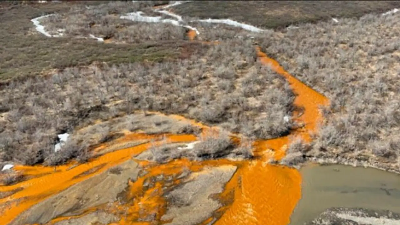 ಅಲಾಸ್ಕದಲ್ಲಿ ಆರೆಂಜ್ ಬಣ್ಣಕ್ಕೆ ಬದಲಾದ ನದಿ ನೀರು, ಸಂಶೋಧಕರಿಂದ ಎಚ್ಚರಿಕೆ ಅಲಾಸ್ಕದಲ್ಲಿ ಆರೆಂಜ್ ಬಣ್ಣಕ್ಕೆ ಬದಲಾದ ನದಿ ನೀರು, ಸಂಶೋಧಕರಿಂದ ಎಚ್ಚರಿಕೆ