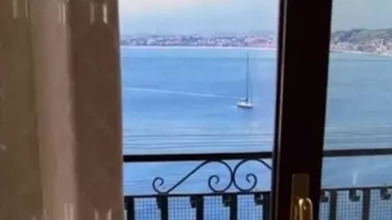 ശത്രുക്കൾക്കുപോലും ഉണ്ടാവരുത് ഇങ്ങനെയൊരനുഭവം; കടൽ കാണാൻ കഴിയുന്ന മുറി ബുക്ക് ചെയ്തു, യുവതിക്ക് സംഭവിച്ചത് ശത്രുക്കൾക്കുപോലും ഉണ്ടാവരുത് ഇങ്ങനെയൊരനുഭവം; കടൽ കാണാൻ കഴിയുന്ന മുറി ബുക്ക് ചെയ്തു, യുവതിക്ക് സംഭവിച്ചത്