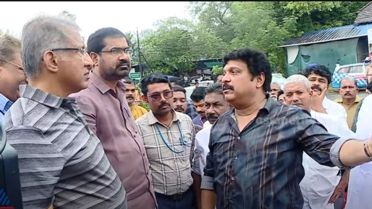 'ഹൈവേയിലെ അനാവശ്യ സിഗ്നലുകൾ അണയ്ക്കും, ട്രാഫിക് സുഗമമാക്കും'; യൂ ടേണുകൾ അനുവദിച്ച് പരിഹാരം കാണുമെന്ന് മന്ത്രി 'ഹൈവേയിലെ അനാവശ്യ സിഗ്നലുകൾ അണയ്ക്കും, ട്രാഫിക് സുഗമമാക്കും'; യൂ ടേണുകൾ അനുവദിച്ച് പരിഹാരം കാണുമെന്ന് മന്ത്രി