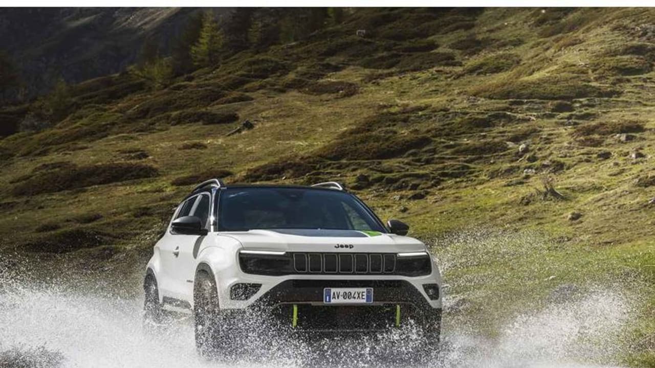 പുതിയ ഹൈബ്രിഡ് പവർട്രെയിനുമായി ജീപ്പ് അവഞ്ചർ 4xe പുതിയ ഹൈബ്രിഡ് പവർട്രെയിനുമായി ജീപ്പ് അവഞ്ചർ 4xe