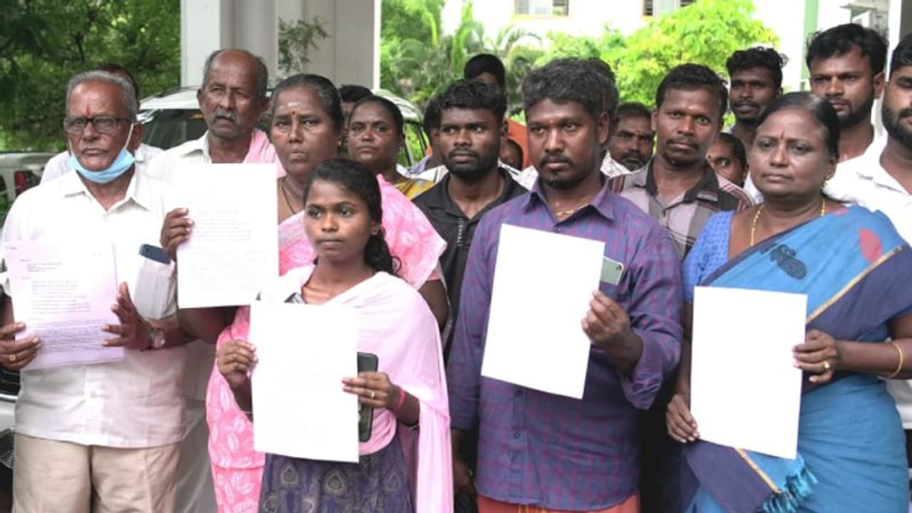 Isha : ஈஷா நவீன எரிவாயு மயானம்.. வீண் வதந்திகளை பரப்பும் நபர்கள் ஈஷாவிற்கு ஆதரவாக திறந்த கிராம மக்கள்! Isha : ஈஷா நவீன எரிவாயு மயானம்.. வீண் வதந்திகளை பரப்பும் நபர்கள் ஈஷாவிற்கு ஆதரவாக திறந்த கிராம மக்கள்!