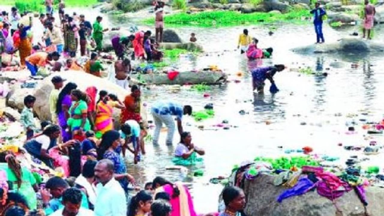 ಕೊಪ್ಪಳ: 65 ಕೋಟಿ ಇದ್ರೂ ಹುಲಿಗೆಮ್ಮನ ಭಕ್ತರಿಗೆ ಬಯಲೇ ಶೌಚಾಲಯ..!