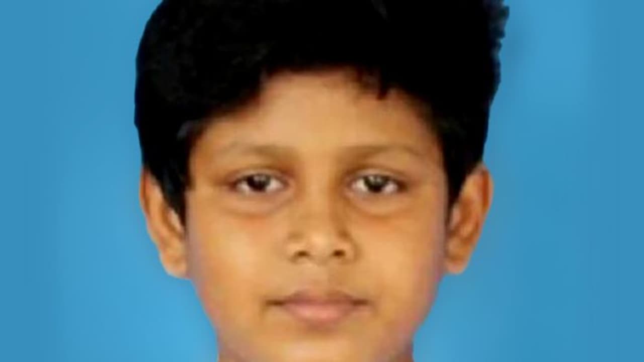 കൂട്ടുകാരോടൊപ്പം കുളത്തില് ചാടുന്നതിനിടെ തലക്ക് പരിക്ക്, 14കാരൻ മുങ്ങി മരിച്ചു കൂട്ടുകാരോടൊപ്പം കുളത്തില് ചാടുന്നതിനിടെ തലക്ക് പരിക്ക്, 14കാരൻ മുങ്ങി മരിച്ചു