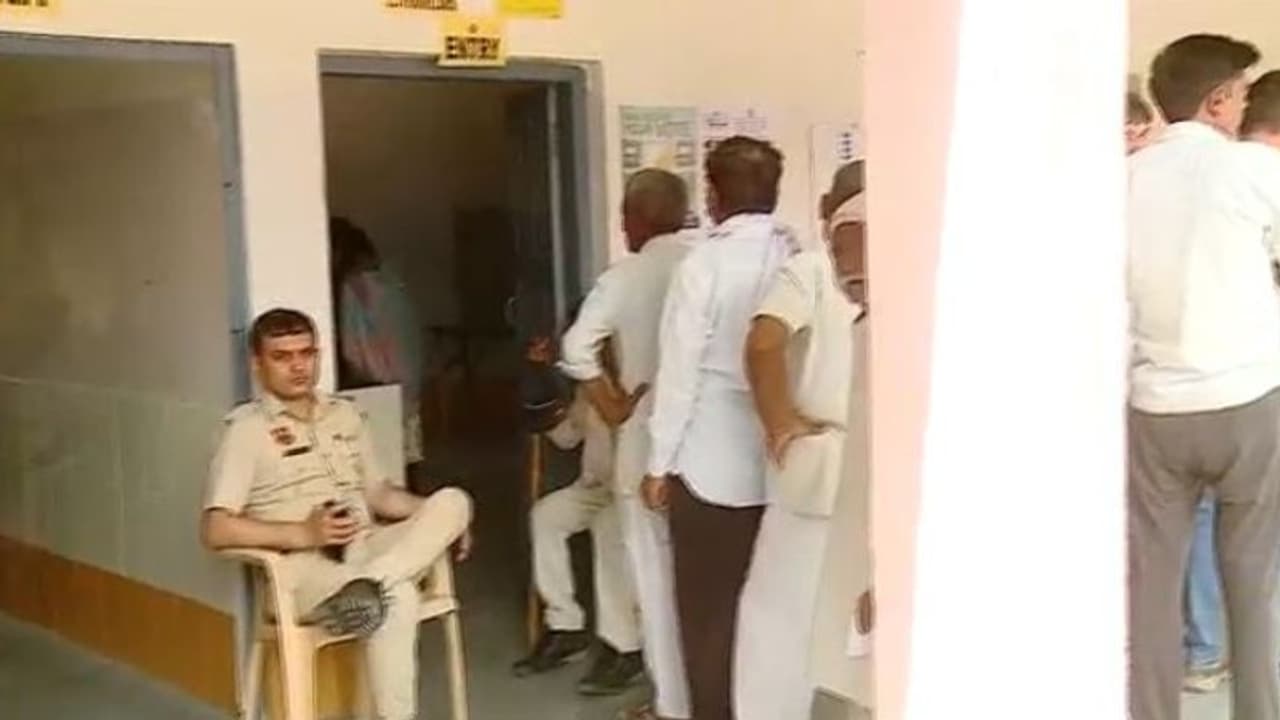 ഹരിയാനയിൽ പോളിങ്ങിൽ വലിയ ഇടിവ്, 60 ശതമാനം കടന്നത് രണ്ട് മണ്ഡലങ്ങളിൽ, അവകാശവാദവുമായി മുന്നണികൾ ഹരിയാനയിൽ പോളിങ്ങിൽ വലിയ ഇടിവ്, 60 ശതമാനം കടന്നത് രണ്ട് മണ്ഡലങ്ങളിൽ, അവകാശവാദവുമായി മുന്നണികൾ