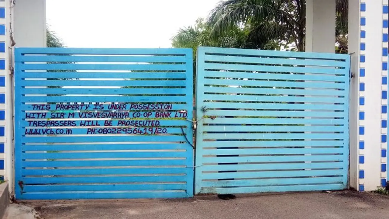 ಶ್ರೀರಂಗಪಟ್ಟಣ: ಸಾಲ ಮರುಪಾವತಿಸಲು ವಿಫಲ, ಖಾಸಗಿ ಶಾಲೆಗೆ ಬೀಗ..! ಶ್ರೀರಂಗಪಟ್ಟಣ: ಸಾಲ ಮರುಪಾವತಿಸಲು ವಿಫಲ, ಖಾಸಗಿ ಶಾಲೆಗೆ ಬೀಗ..!