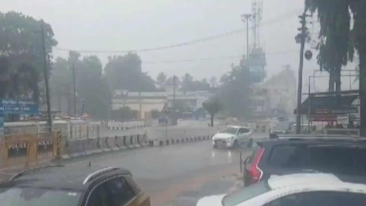 கன்னியாகுமரி மாவட்டத்தில் விடியவிடிய கனமழை: வெள்ள அபாய எச்சரிக்கை விடுப்பு!