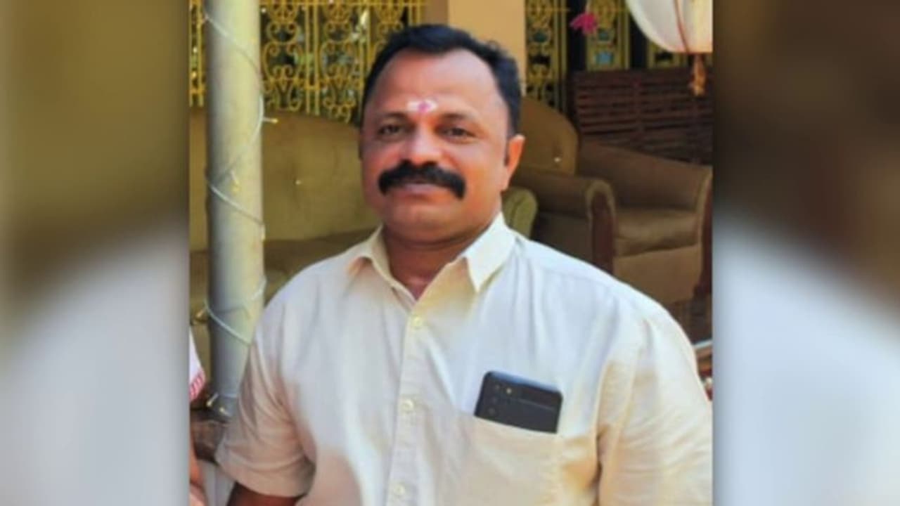 14കാരനെ മര്ദിച്ച കേസില് അറസ്റ്റിലായ പ്രതി ജാമ്യം ലഭിച്ചതിന് പിന്നാലെ കുഴഞ്ഞുവീണ് മരിച്ചു 14കാരനെ മര്ദിച്ച കേസില് അറസ്റ്റിലായ പ്രതി ജാമ്യം ലഭിച്ചതിന് പിന്നാലെ കുഴഞ്ഞുവീണ് മരിച്ചു