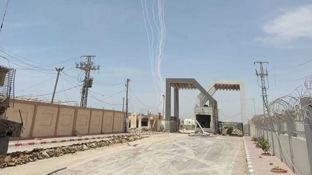 Hamas launches 'big missile attack' towards Tel Aviv for first time in months Hamas launches 'big missile attack' towards Tel Aviv for first time in months